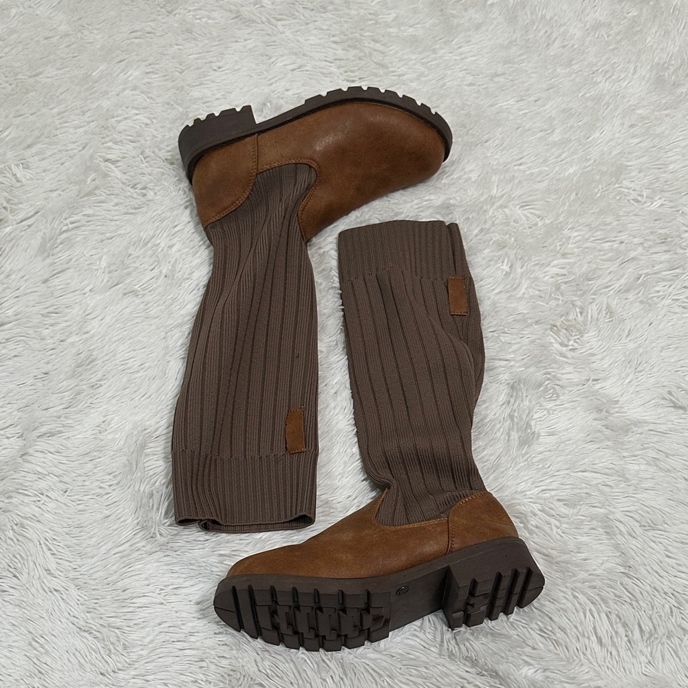 ๐ NWT Amazon Sweater Boots - Picture 1 of 4